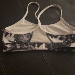 Lululemon sports bra size 6
